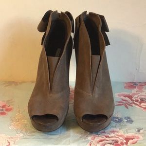 Vera Wang Gray Back-Bow Peep-Toe Bootie Size 8.5